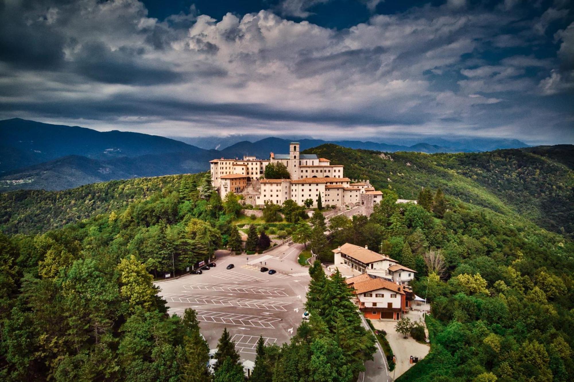 Hotel Casa Del Pellegrino - Castelmonte Exterior photo
