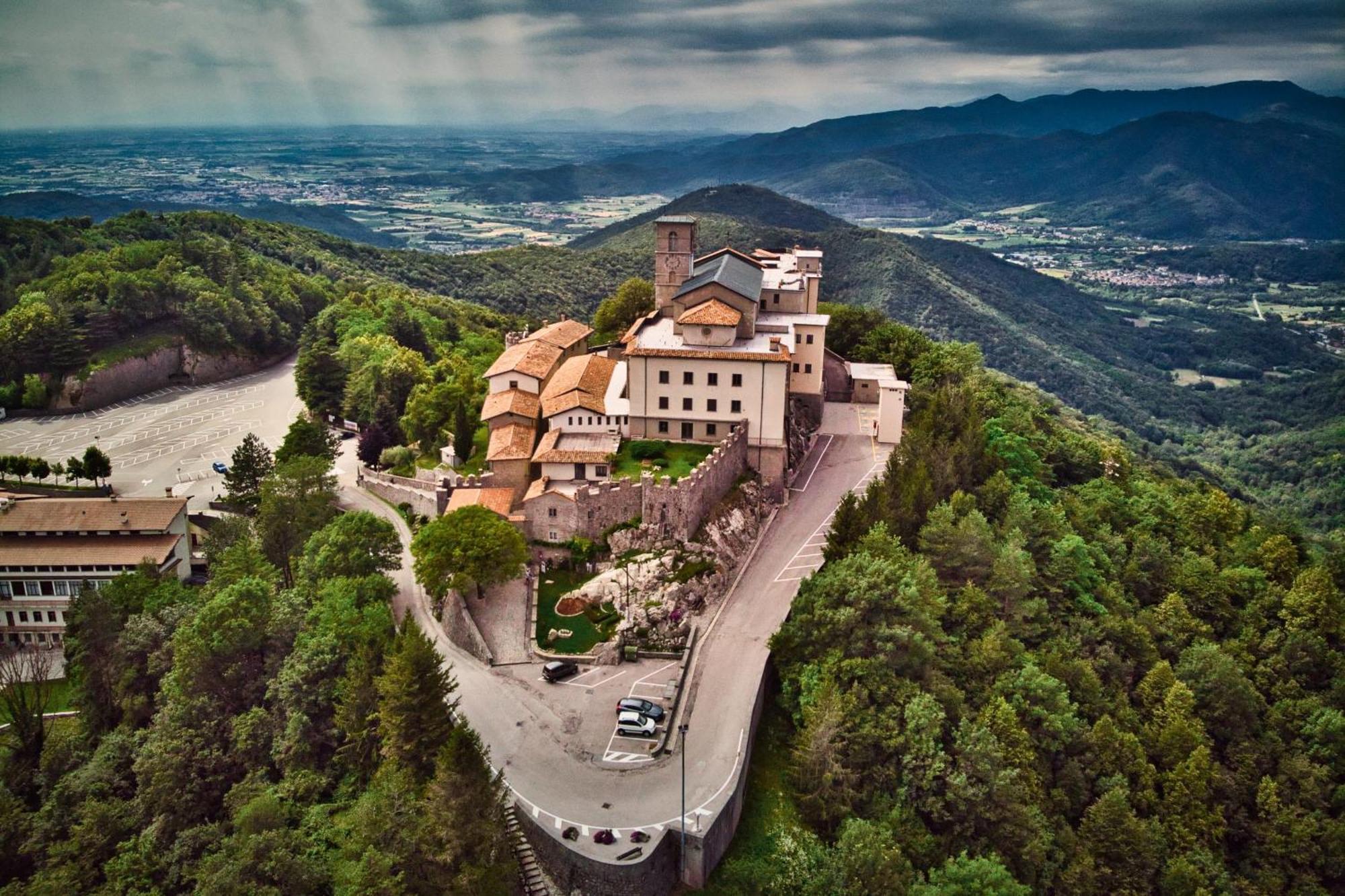 Hotel Casa Del Pellegrino - Castelmonte Exterior photo