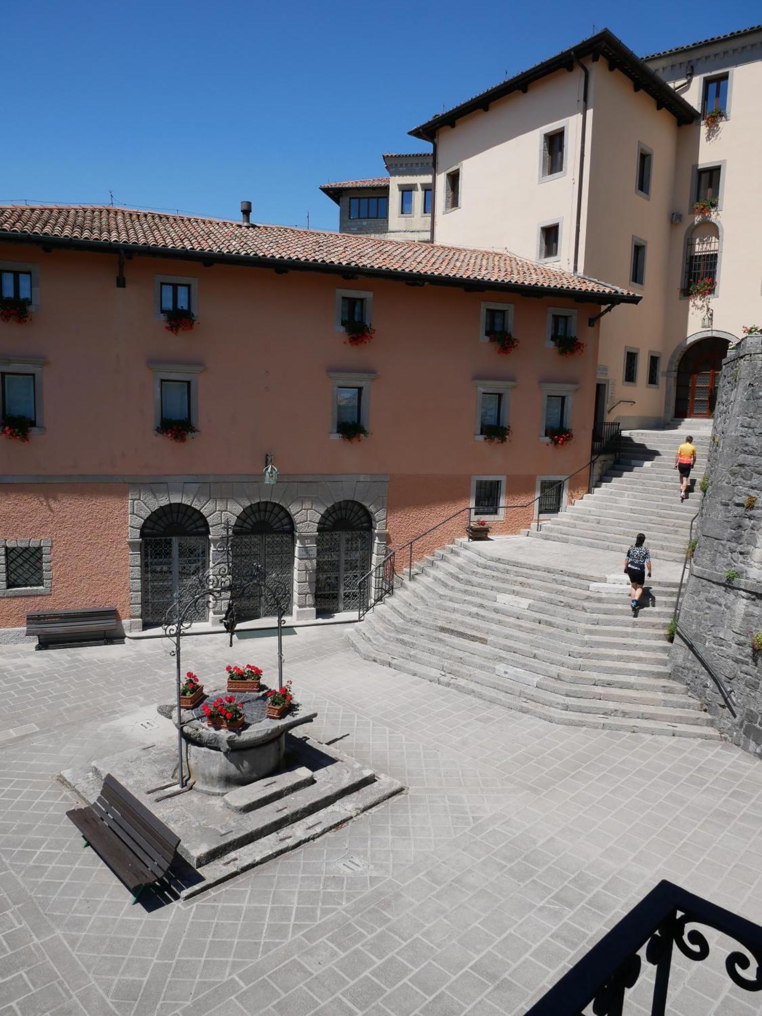 Hotel Casa Del Pellegrino - Castelmonte Exterior photo